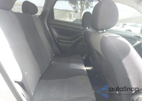 2005 Toyota Matrix z USA, uszkodzony, nr VIN 2T1KR32E85C444460